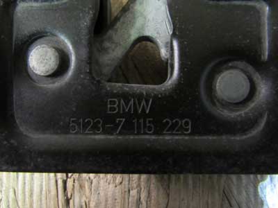 BMW Hood Latches Locks (Left and Right Set) 51237115229 E82 E90 E60 E63 E84 E835